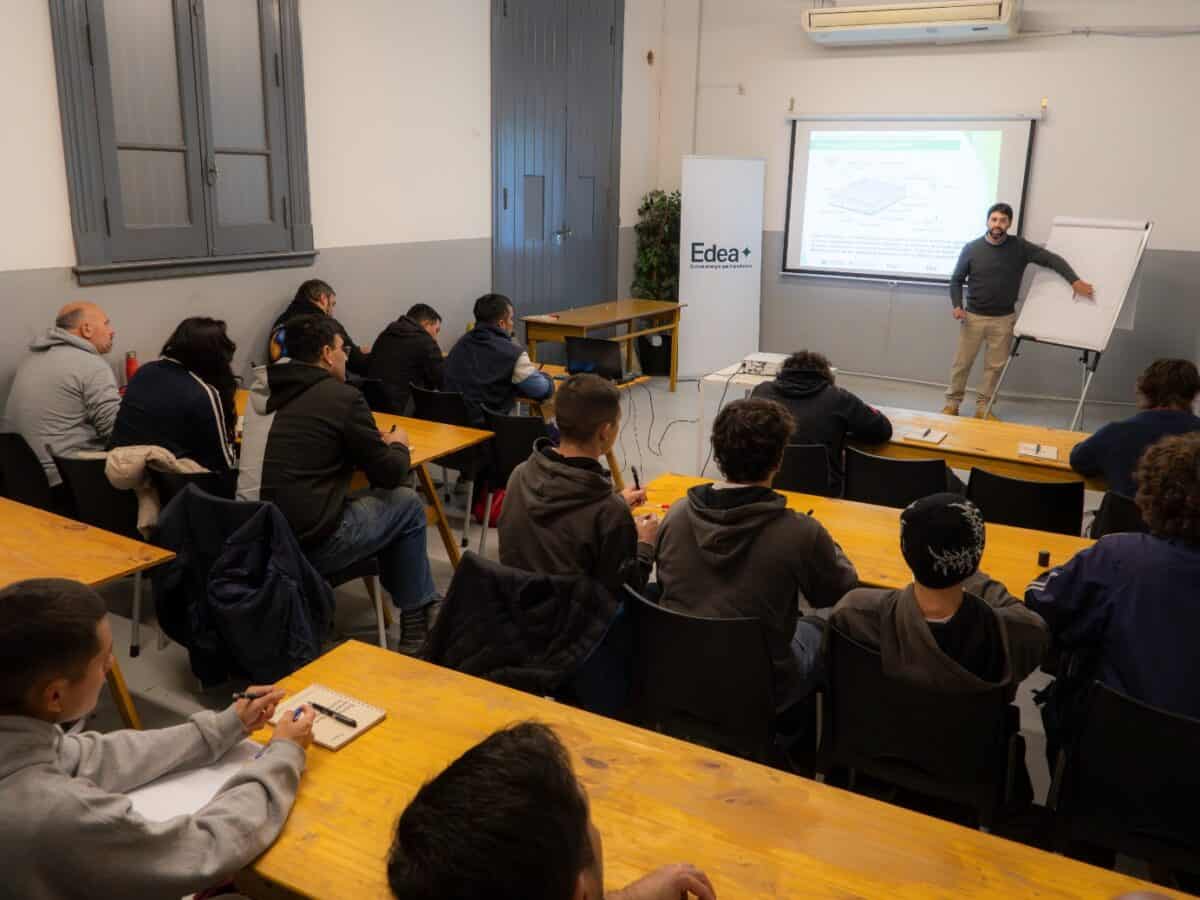 Energías renovables: EDEA lanzó un curso de instalación de paneles solares