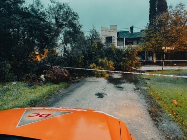 El alerta meteorológico continúa vigente y el Municipio recibió casi cien reclamos en las últimas horas