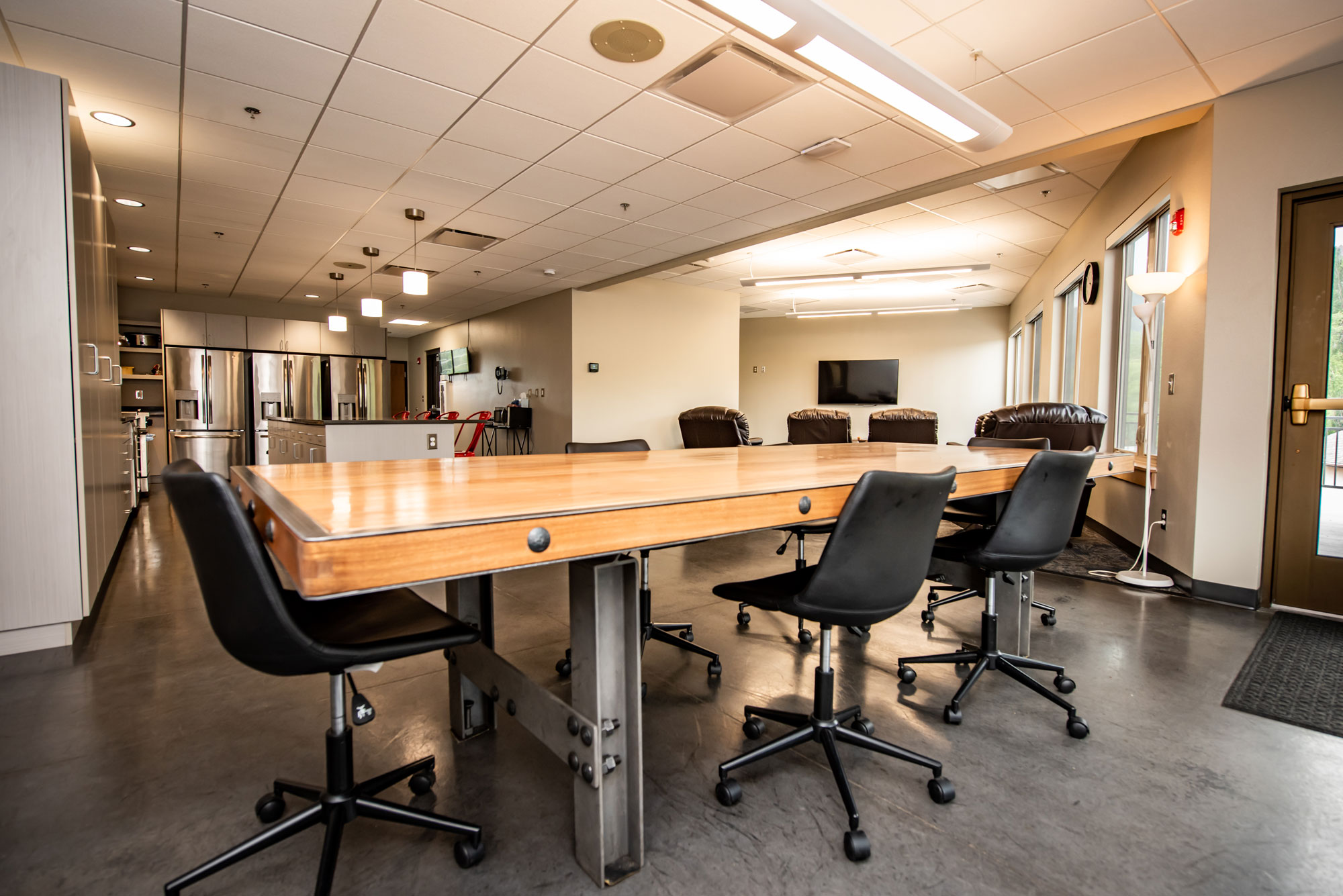 Reynolds Ash + Associates Architecture & Engineering office meeting space.