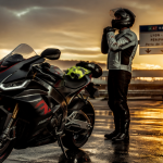 équipements moto obligatoire motard blouson casque gants gilet jaune
