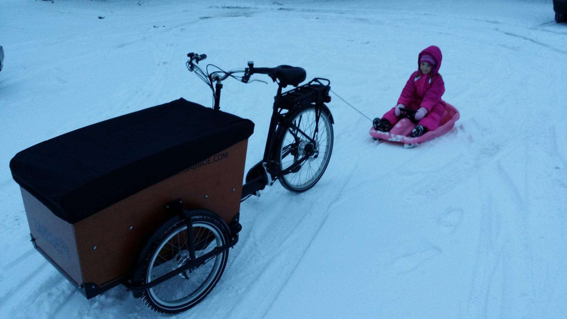 Babboe Big E Winter Schlitten ziehen Lastenrad