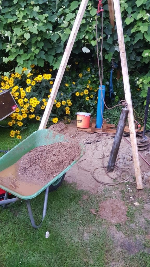 Brunnenbau Brunnen bohren Kosten Dreibein Brunnenrohr Gartenbrunnen Brunnen klarpumpen