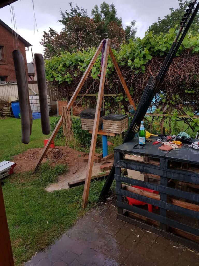 Brunnenbau Brunnen bohren Dreibein Brunnenrohr