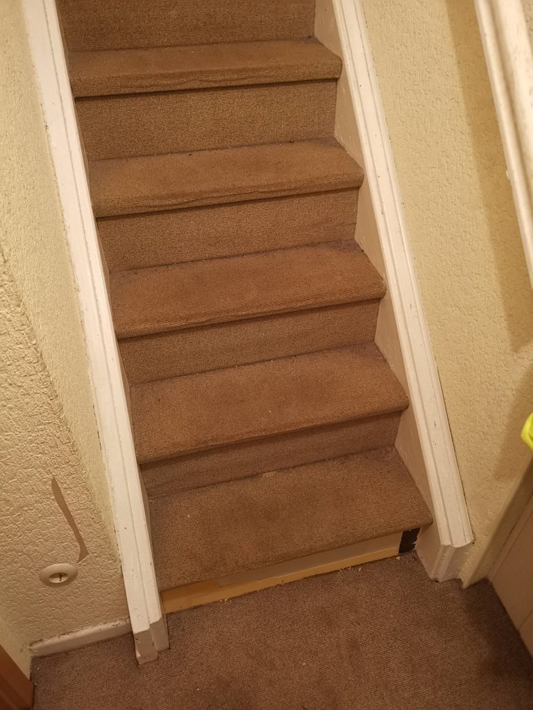 Treppe mit Vinyl verkleiden