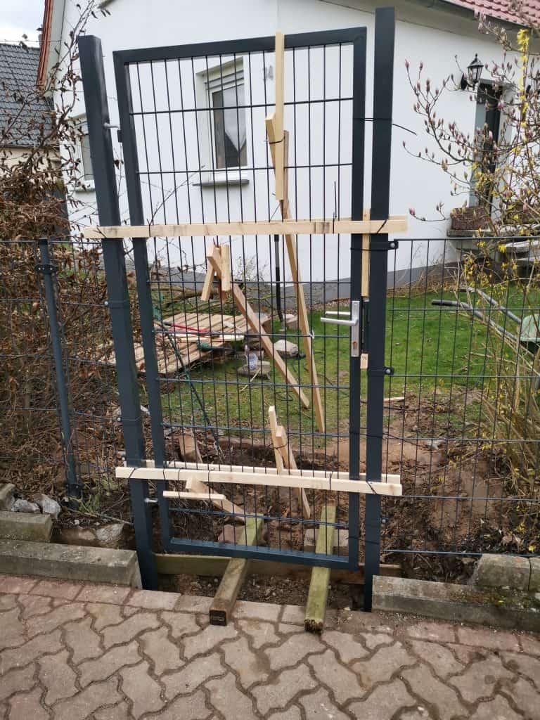 Einbau eines Gartentores