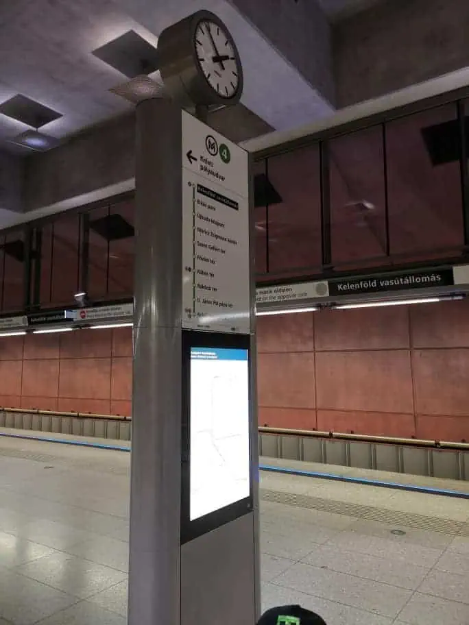 Zug fahren in Ungarn