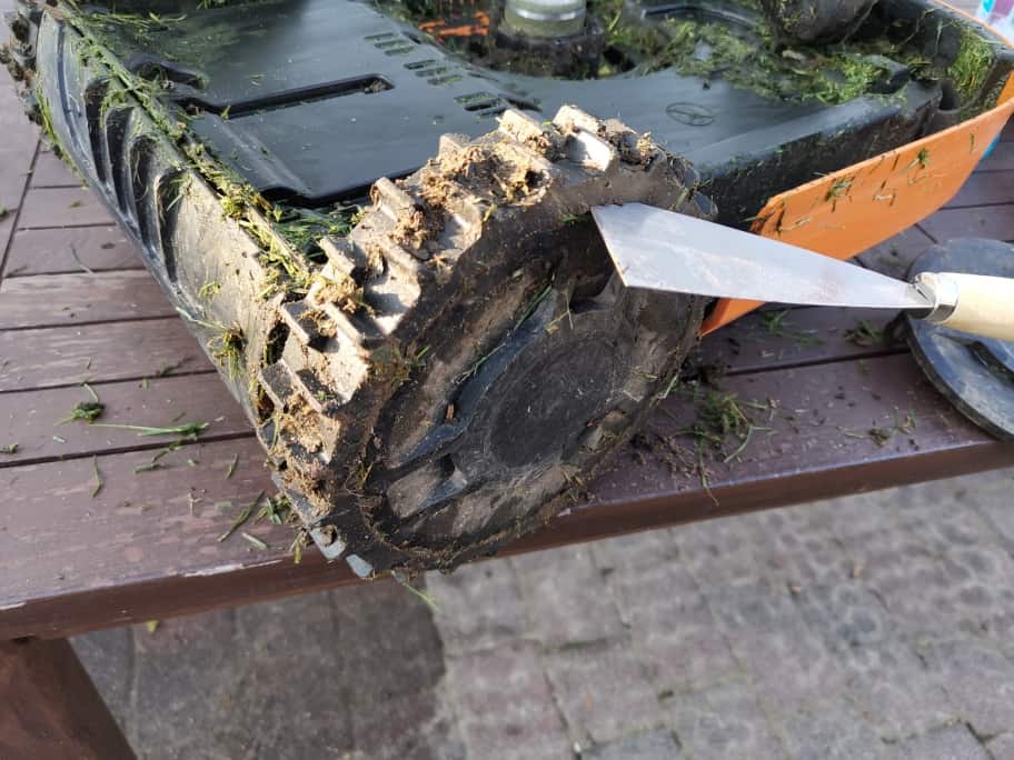 Mähroboter Reifen lösen