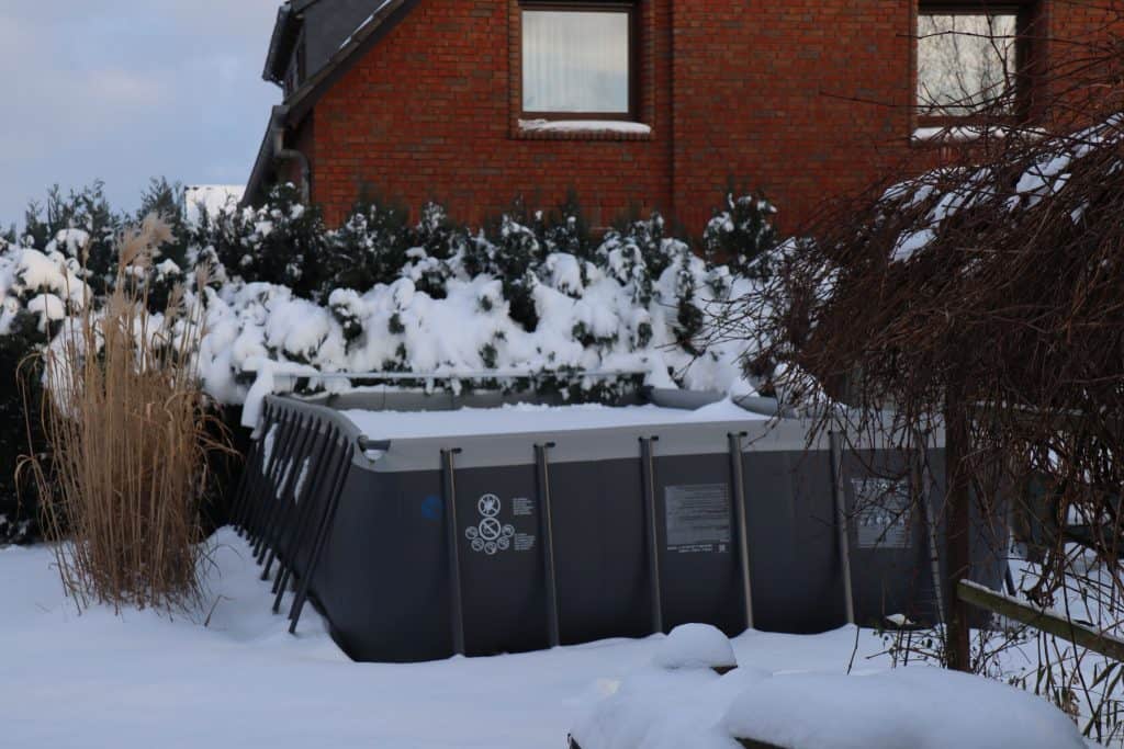 Intex Pool im Winter