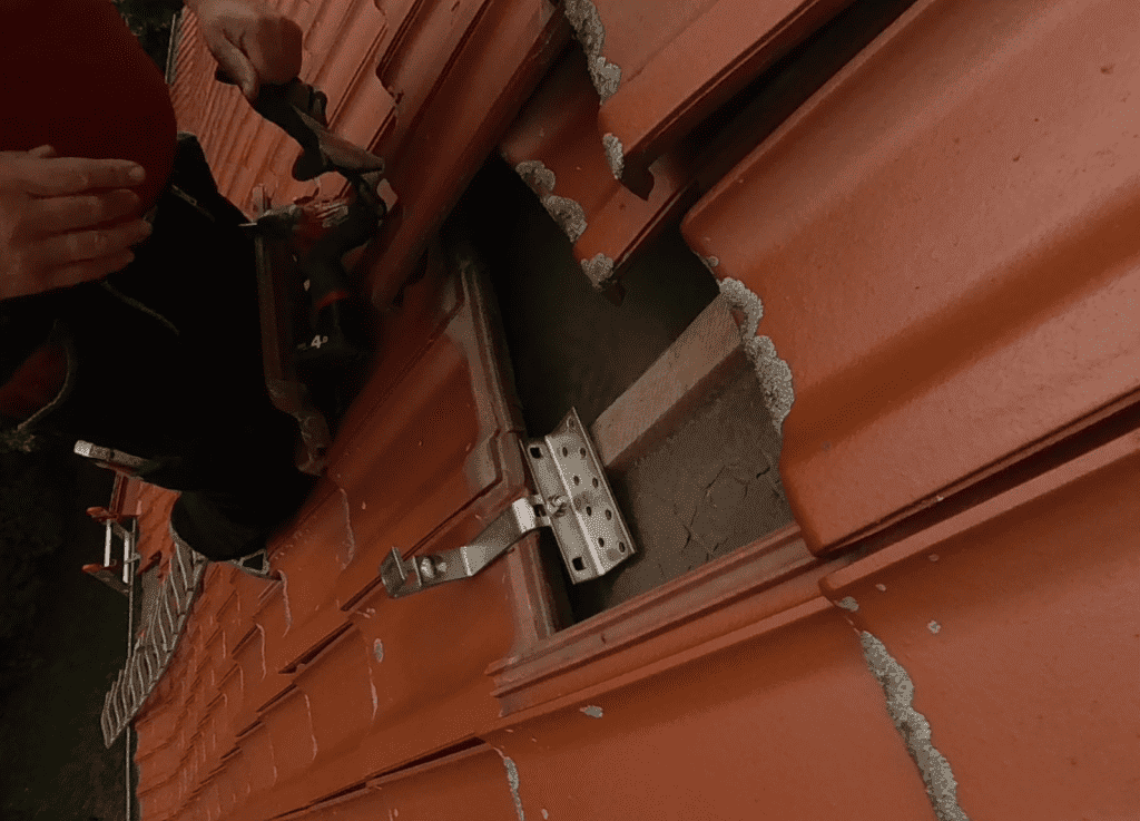 Balkonkraftwerk auf dem Dach montieren