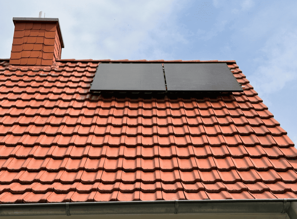 Balkonkraftwerk auf dem Dach