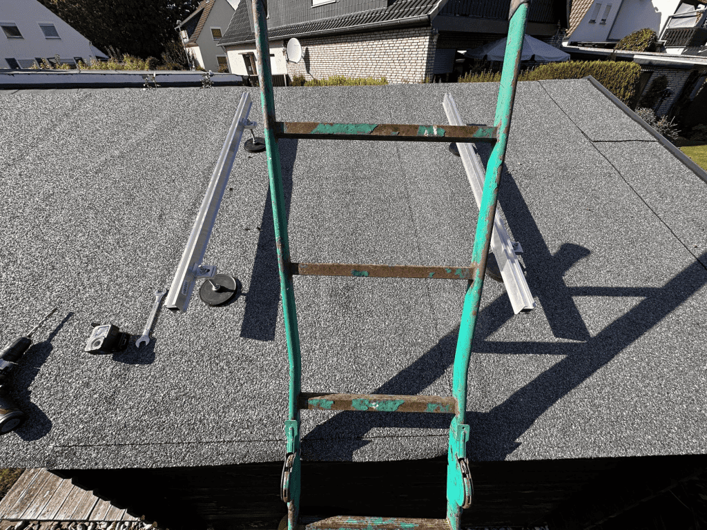 Yuma Solar Erfahrungen Solaranalge auf dem Gartenhaus