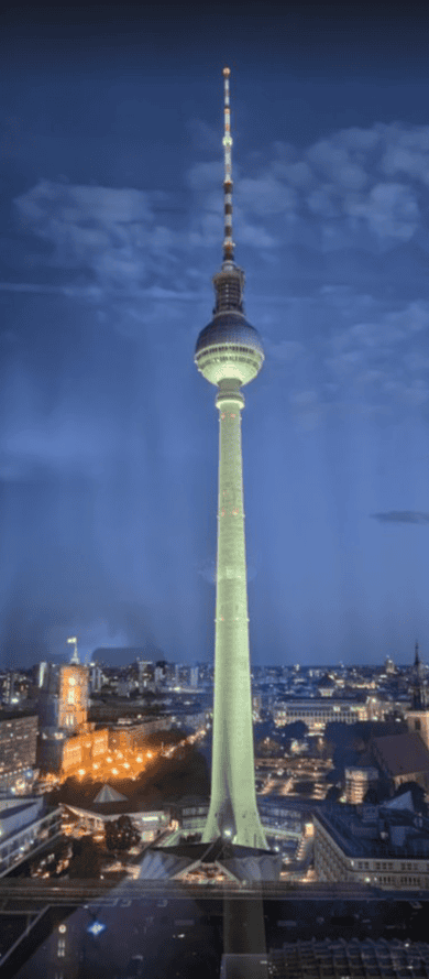 Berlin Fernsehturm Aussicht vom Park Inn by Radisson Berlin Alexanderplatz