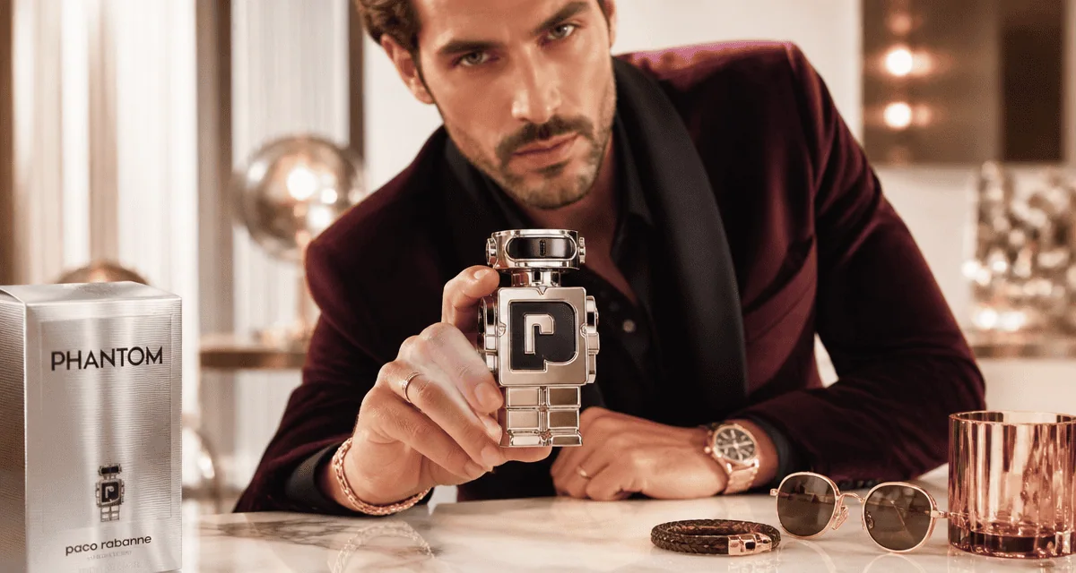 parfum phantom homme flacon robot chromé sur table marbre