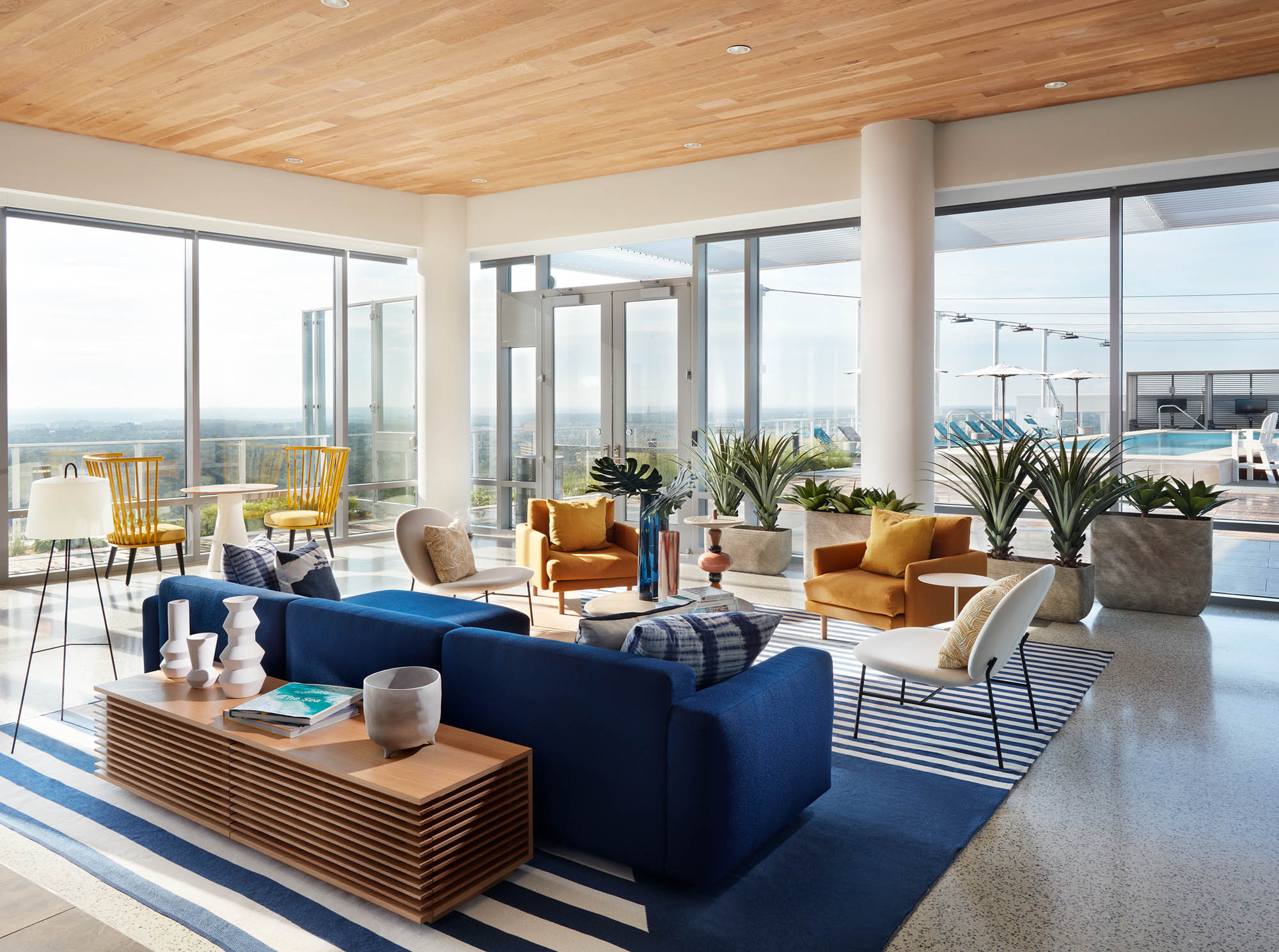 The lounge at Origin apartments in Norther Virginia.