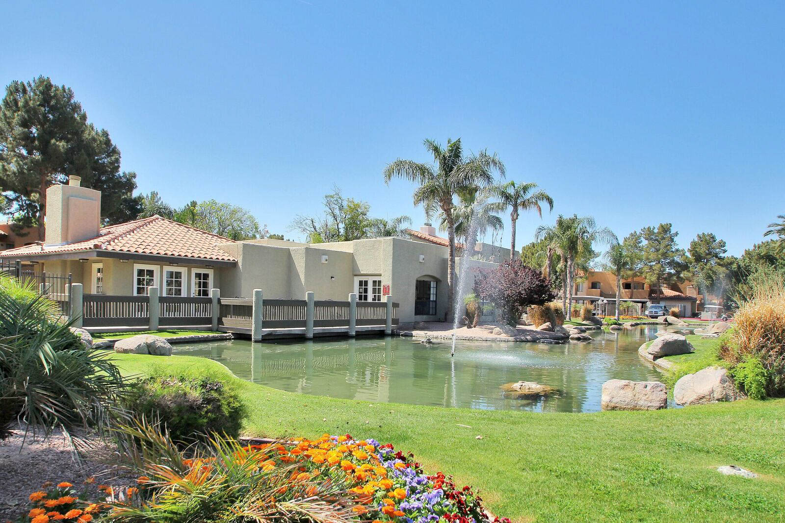 The water feature at the Arches at Hidden Creek apartments in Chandler, AZ.