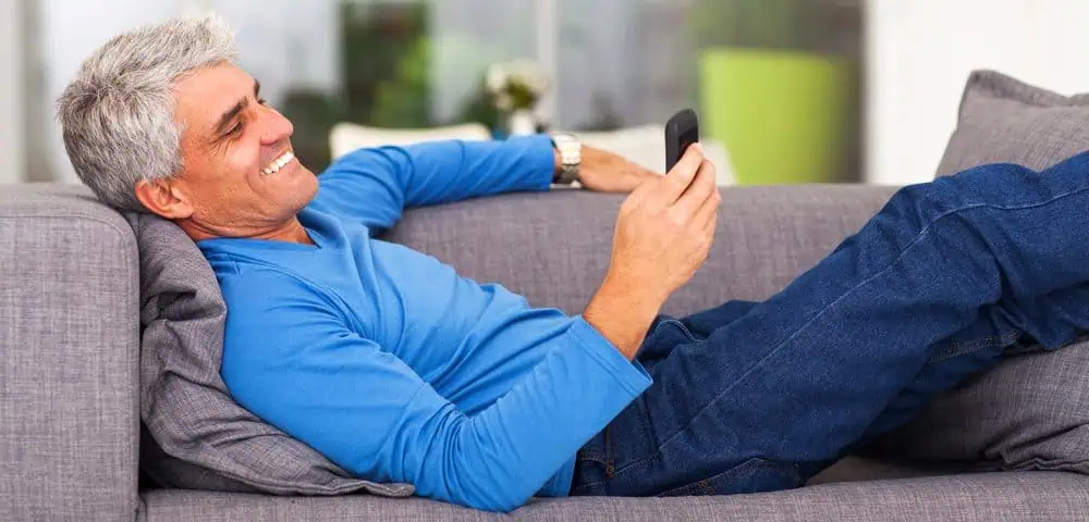 Middle-aged man scheduling a tweet on his phone