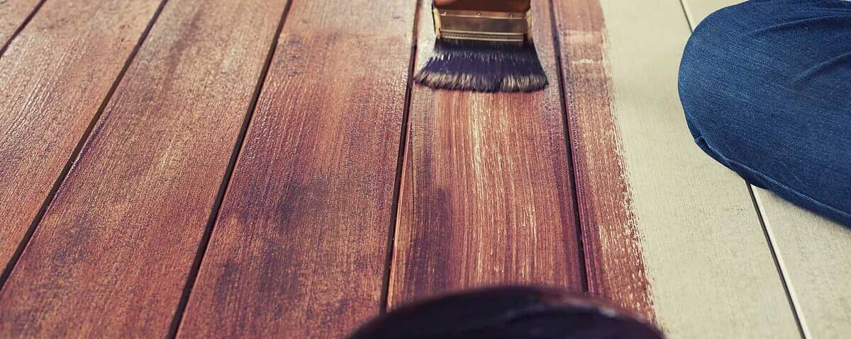 Verniciatura del parquet professionale