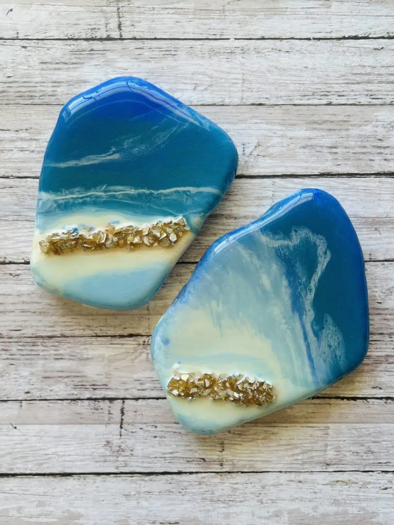 The Best Way to Make Ocean-Inspired Resin Pour Rocks 8 beach resin pour on rocks
