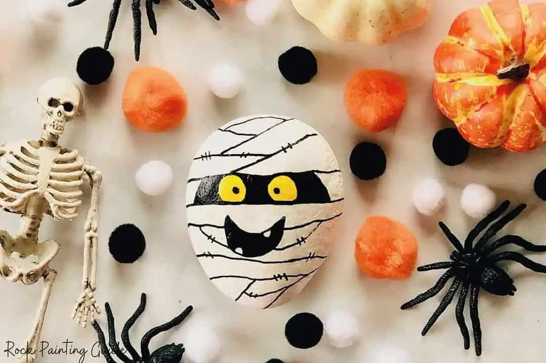 31+ Halloween Rock Painting Ideas: Easy, Cute & Spooky Painted Rocks 5 mummy painted rock