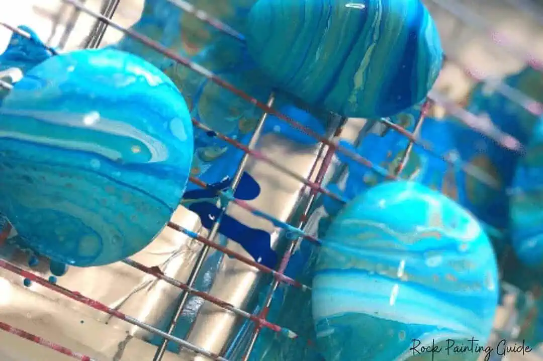 Beginner’s Guide to Paint Pouring on Rocks (With No-Fail Tips!) 18 Beach Pour step5