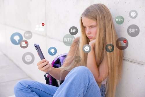 Read more about the article Social Media Addiction and Teenagers