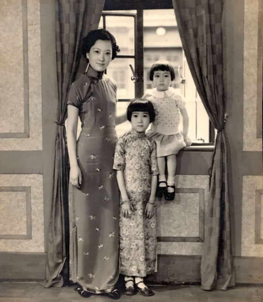 A Taishan woman with her daughters in the 1930s, showcasing family bonds and cultural heritage.