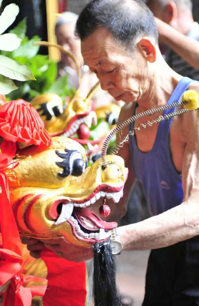 Traditional eye-dotting ceremony for Dragon Boat Festival(???), awakening the dragon spirit before the race in Wuyi region