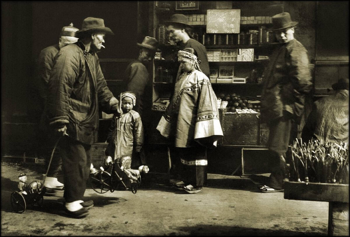 A toy vendor in San Francisco's Chinatown, photographed by Arnold Genthe around 1900, capturing the daily life of the Chinese American community during the Exclusion era