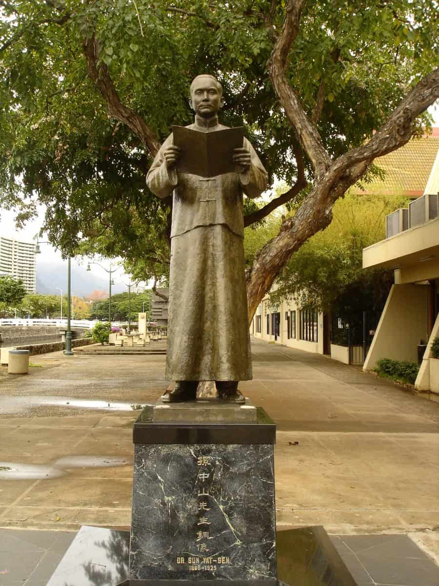 The Sun Yat-sen statue in Honolulu, depicting him as a thirteen-year-old student.