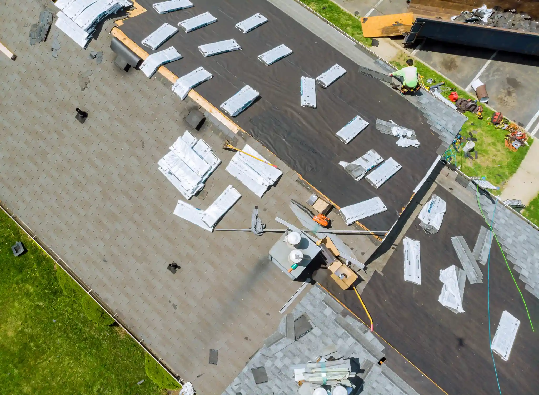 Roofer Repair Replace Shingle That Has Been Damage 2026 03 09 02 55 47 Utc