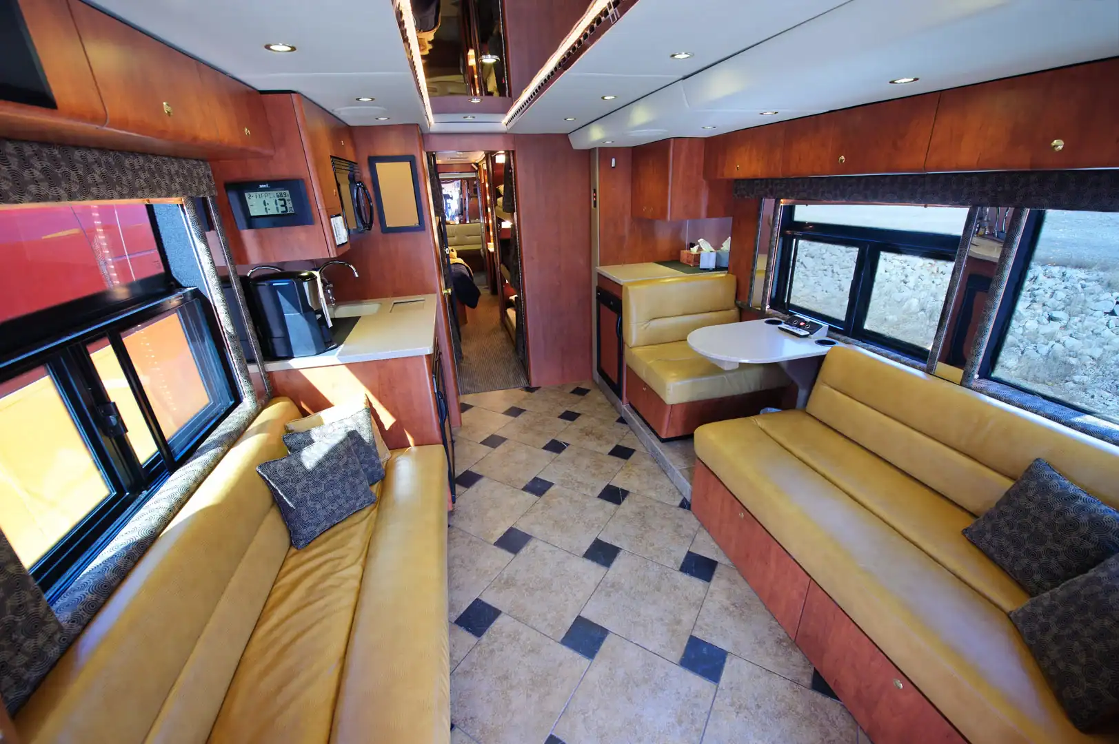 Russell Coach Entertainer Coaches