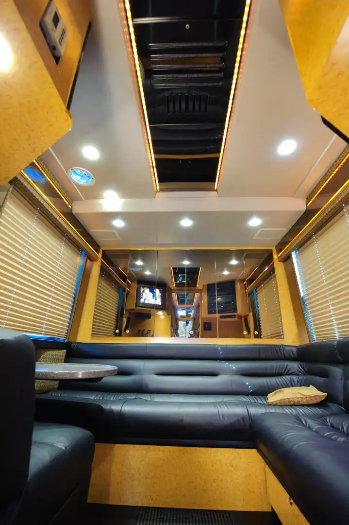 Russell Coach Entertainer Coaches