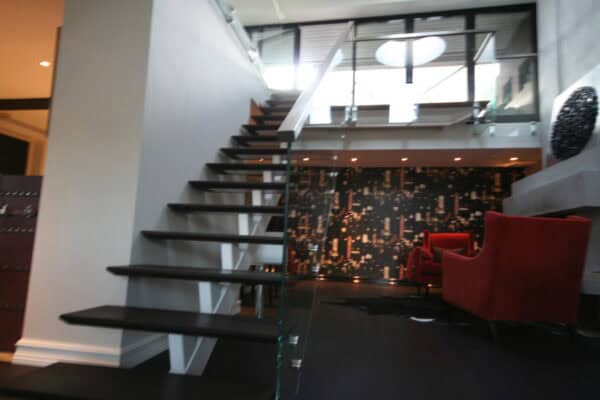 Trapp_med_rekkverk_i_glass_02