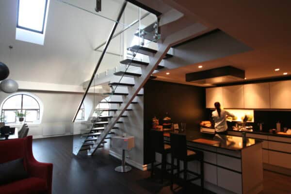 Trapp_med_rekkverk_i_glass_03