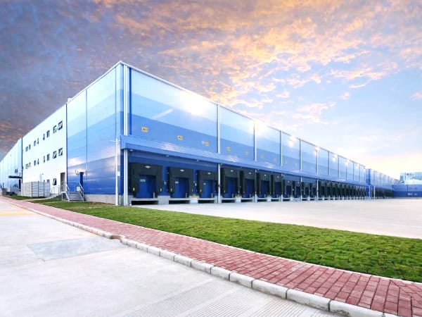 High-security logistics warehouse featuring advanced Safeguard Systems Group storage solutions in China, showcasing modern infrastructure and reliable security features.