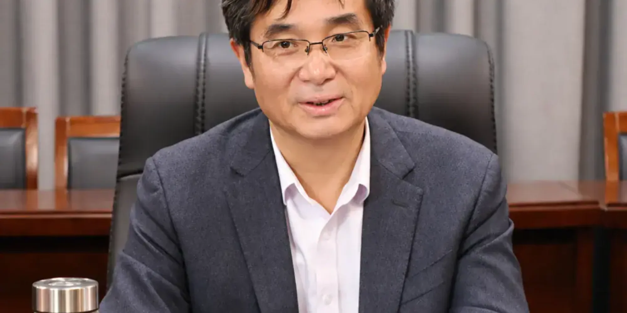 Matthew Sun, CEO of HONMEN Group, speaking at a company meeting