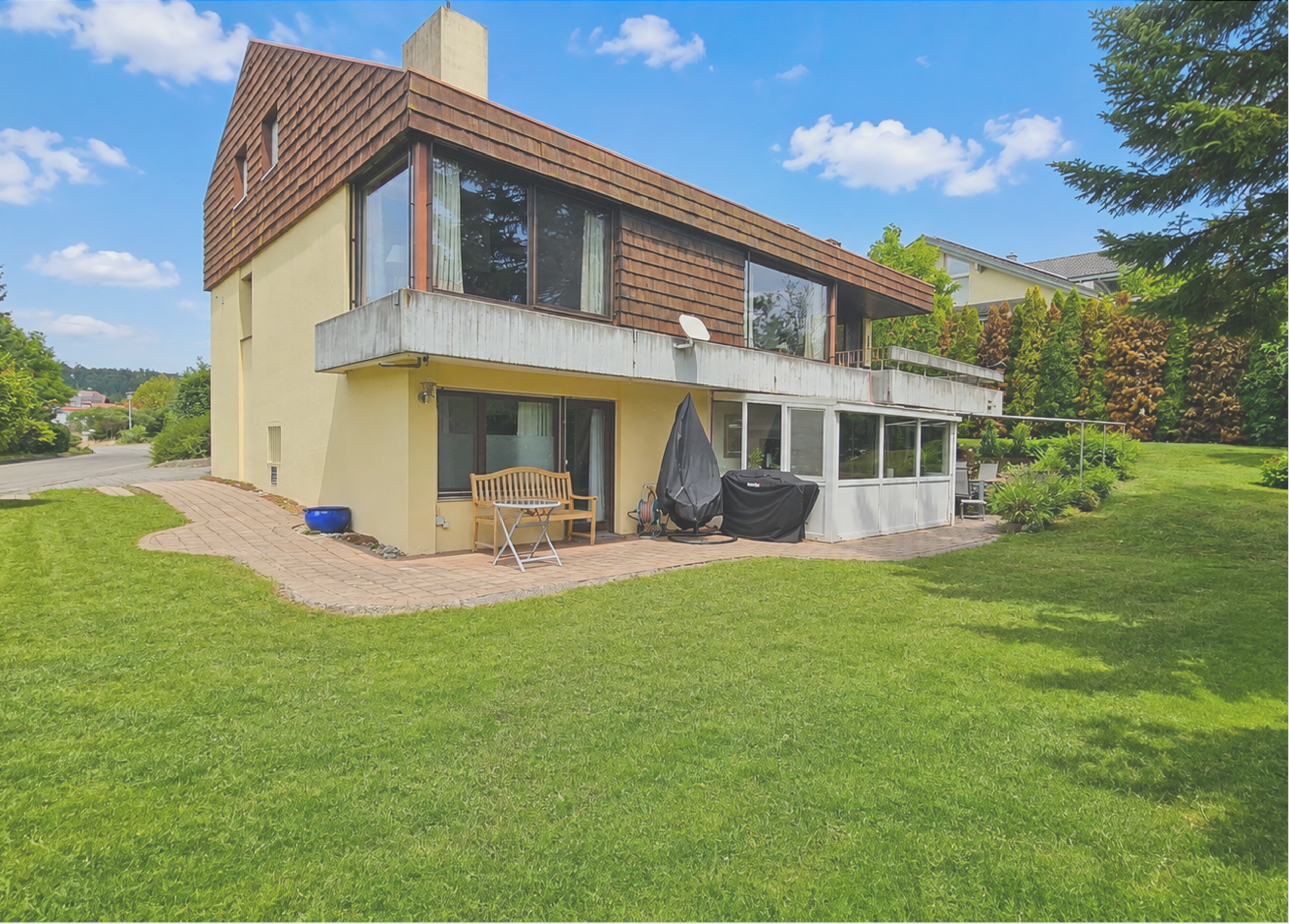 Attraktives Einfamilienhaus mit großem Garten und Terrasse in ruhiger Lage.
