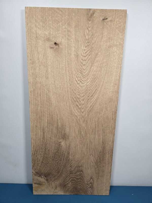 Small straight edge oak offcut showing natural wood grain and light colour.