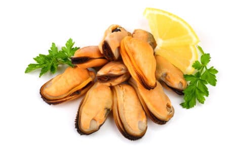a pile of mussels and lemon