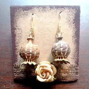 Ohrhänger aus echten Mohnkapseln liebevoll verpackt