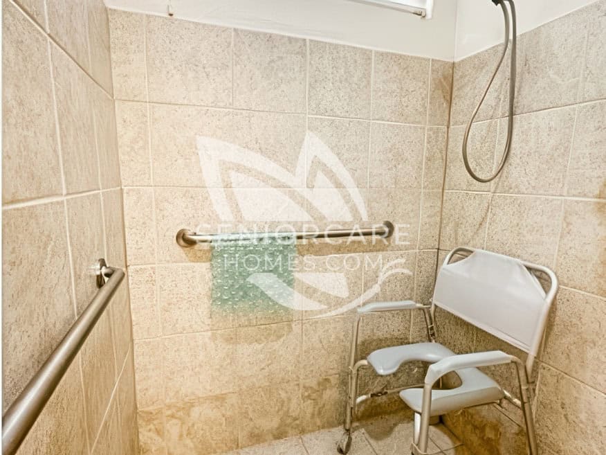 Private Bathroom at Guiding Hands RCFE Meniffee, CA