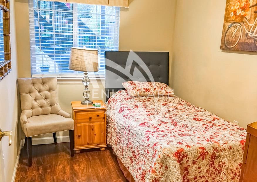Beautiful, bright and modern private bedroom at Damenik's Care Home 331 30th