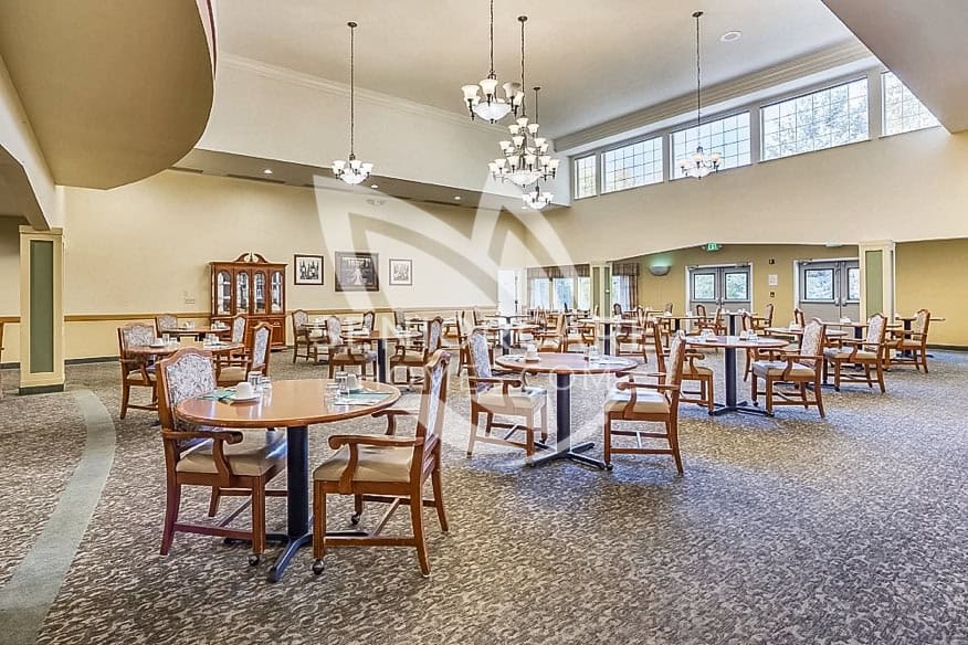 Nice, modern common dining area in Brookdale Walla Walla