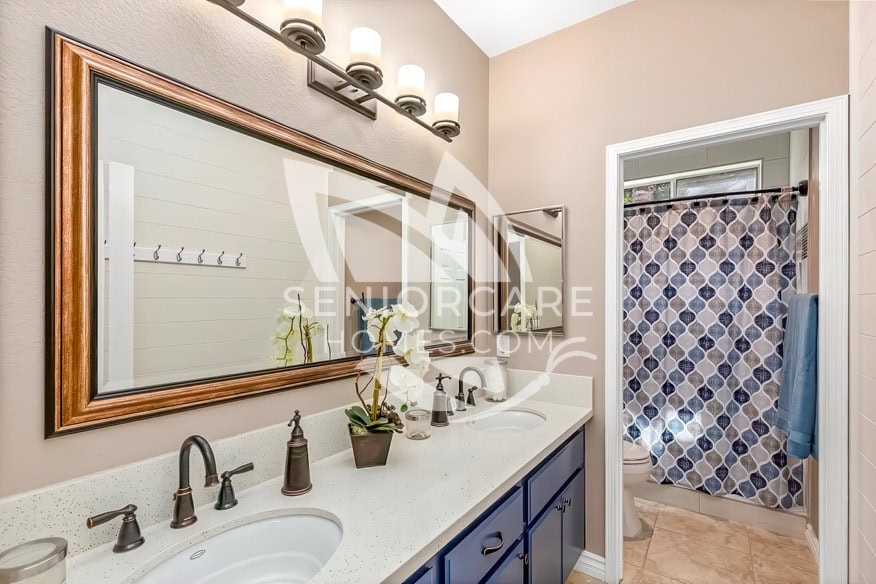 Clean, modern bathroom at Cathy's Cottage
