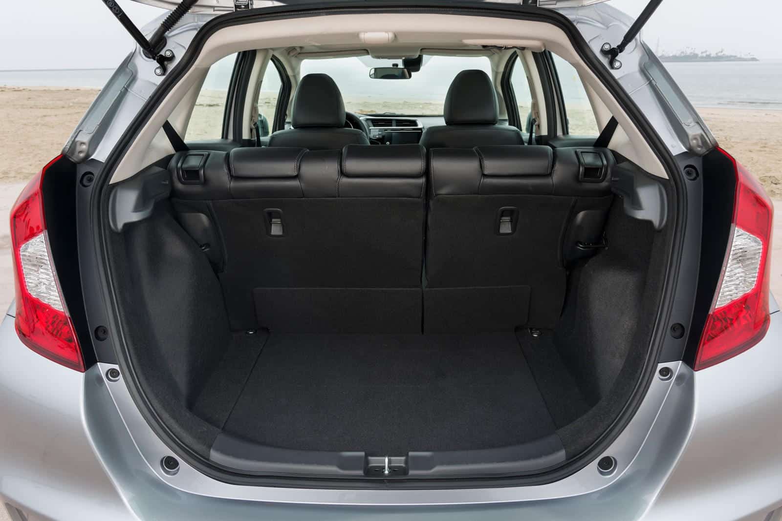 Luggage area kit for Honda Fit, ideal for organizing and protecting your cargo space. Perfect for tr.