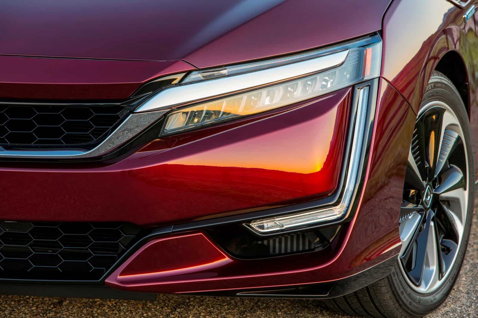 High-quality headlamp and fog lamp kit for Honda Clarity, enhancing visibility and style. Perfect fo.