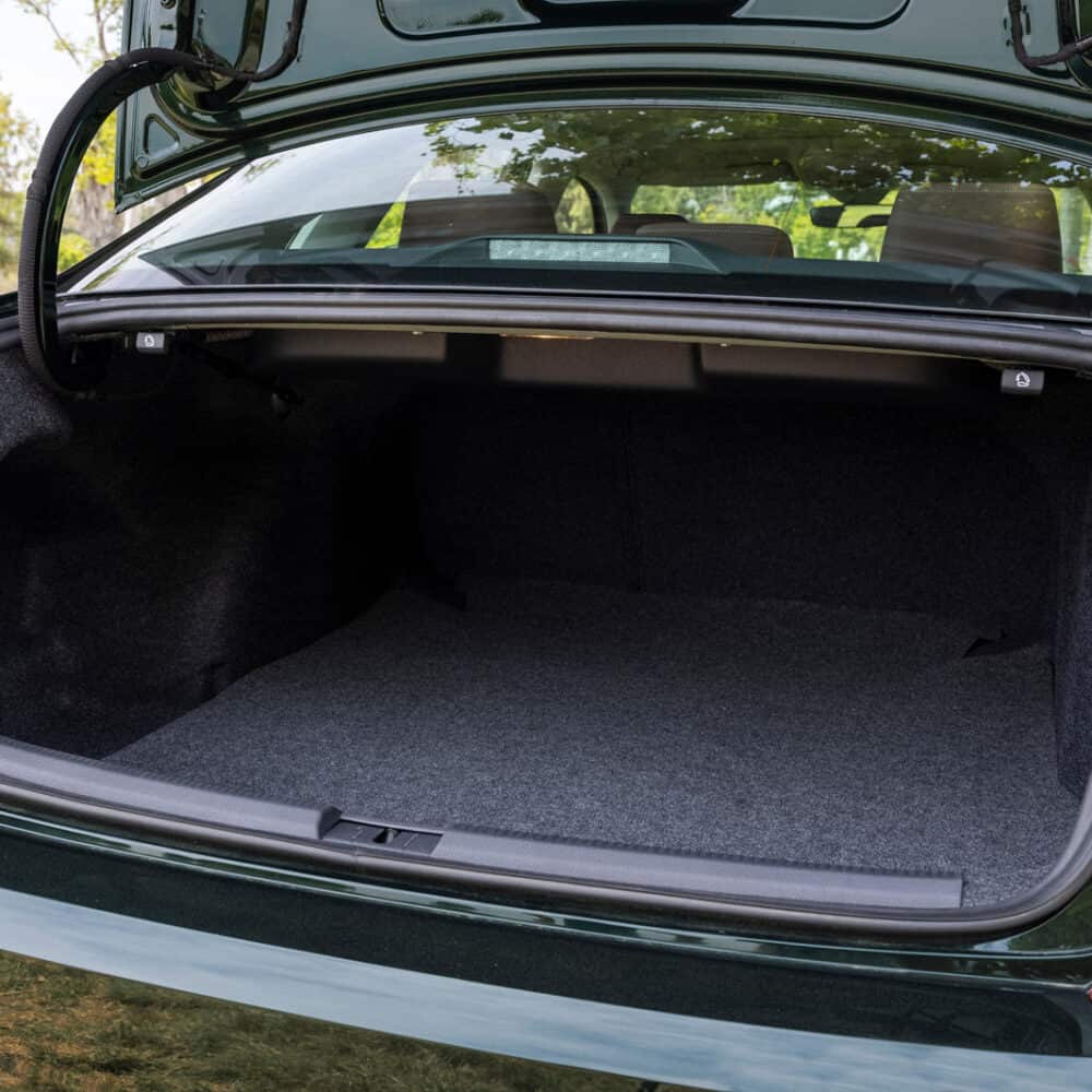 Luggage compartment organizer for Volkswagen Passat, enhancing storage and protection.