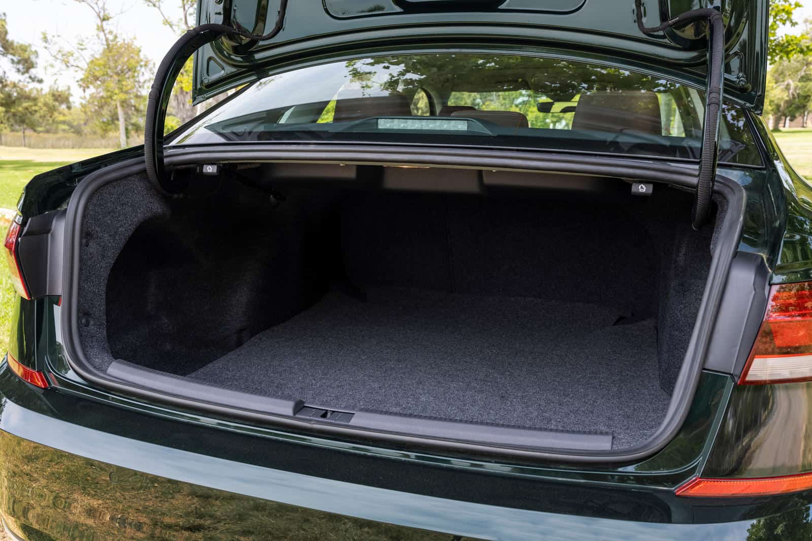 Luggage compartment organizer for Volkswagen Passat, enhancing storage and protection.