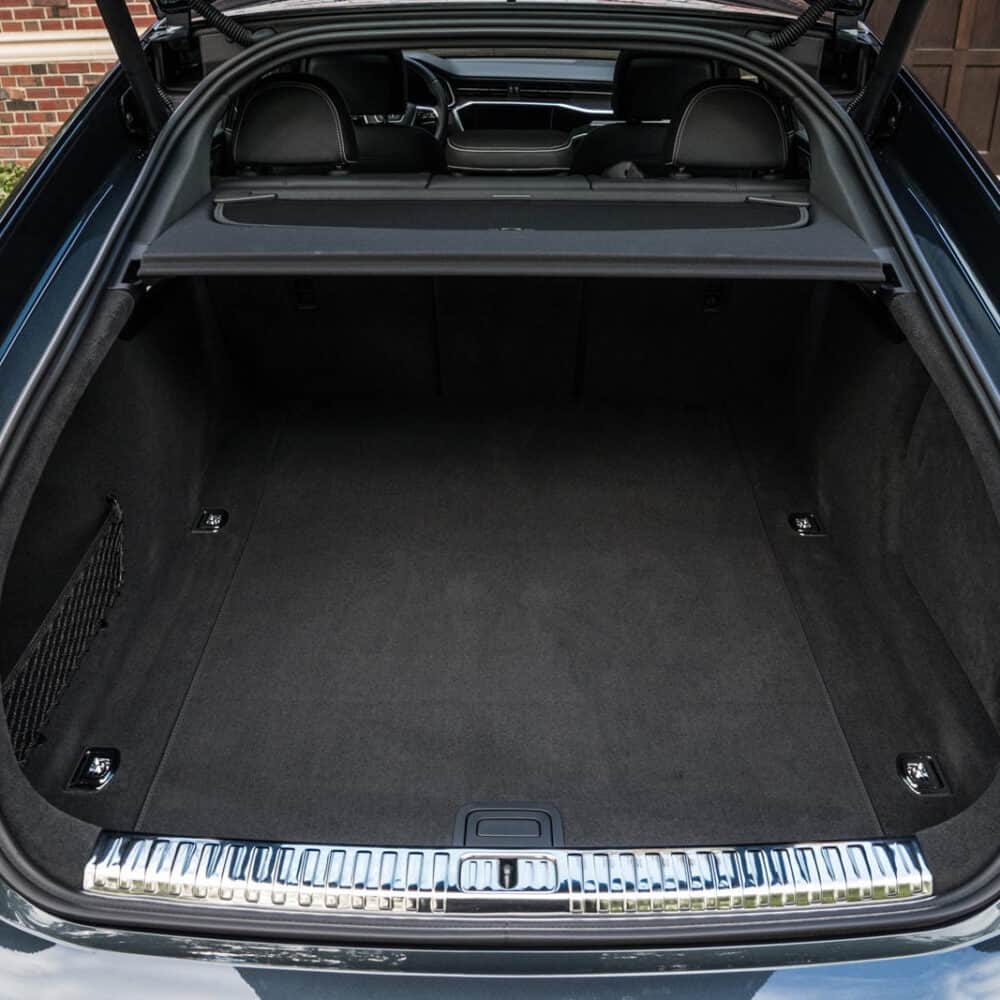 Luggage area kit for Audi A6, designed to optimize trunk space and protect interior surfaces.