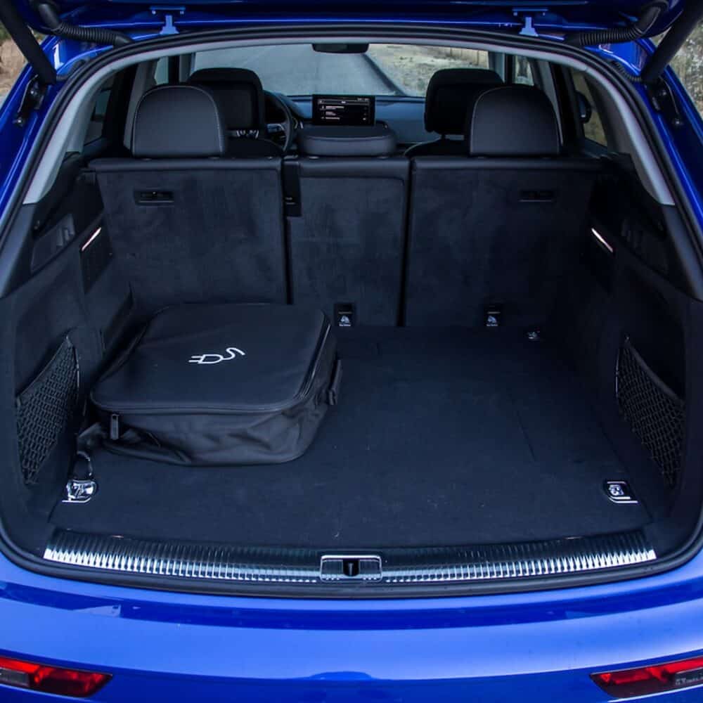 Enhanced cargo space with durable luggage area kit for Audi Q5.